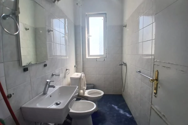Shtepi me qera Apartament ne Tirane, 1+1, Mobilimi E mobiluar, Pagesa 45,000  Leke.