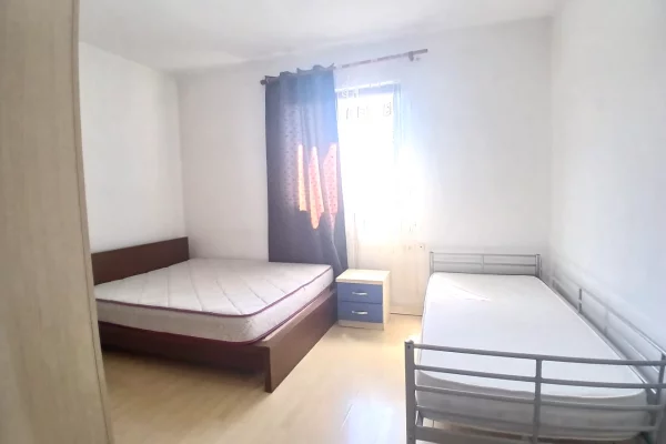 Shtepi me qera Apartament ne Tirane, 1+1, Mobilimi E mobiluar, Pagesa 45,000  Leke.