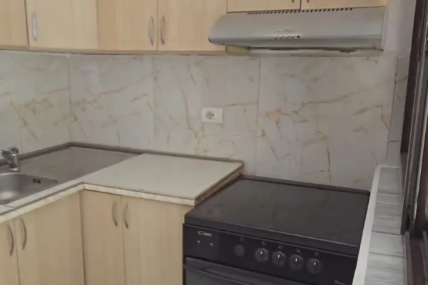 Shtepi me qera Apartament ne Tirane, 1+1, Mobilimi E mobiluar, Pagesa 500  Euro.