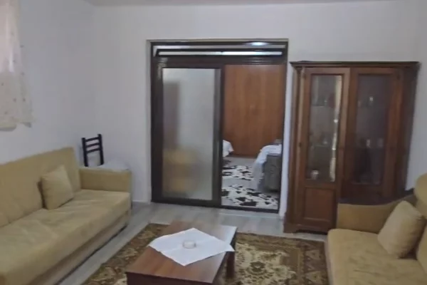 Jepet apartament me qera 📍 Rruga e Kosovareve