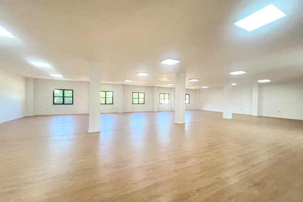 Ambient biznesi me qera 3+1 ne Tirane - 3,000 Euro