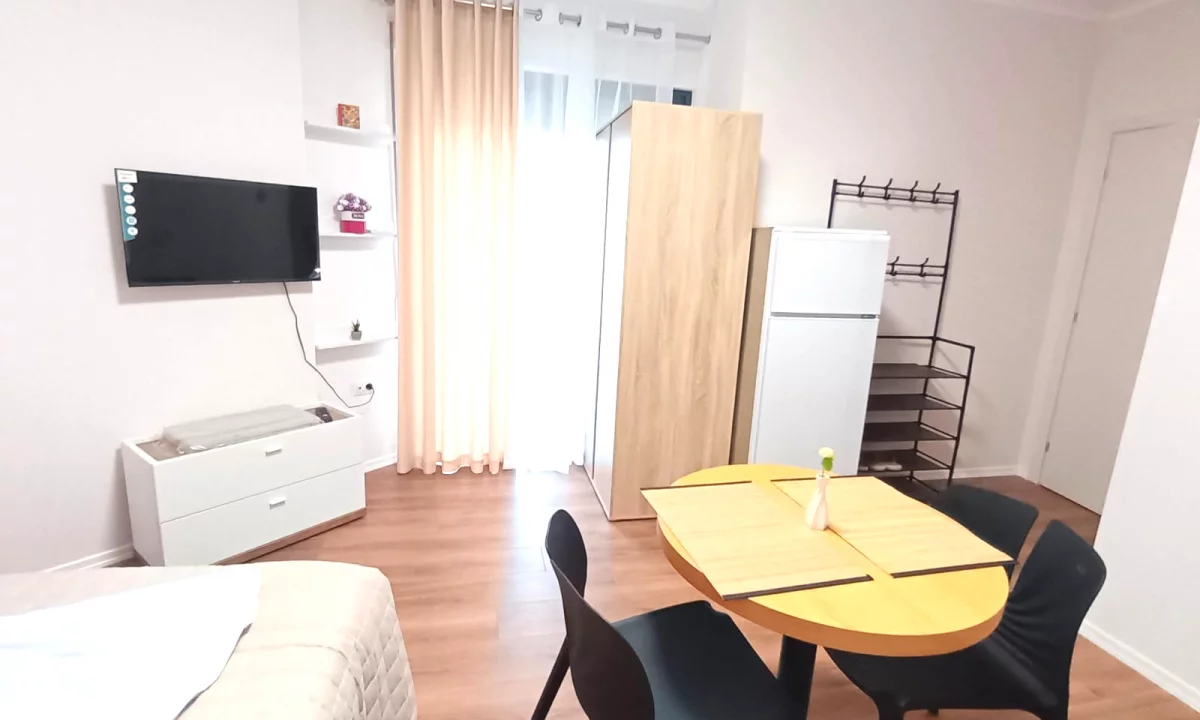 Shtepi me qera Apartament ne Tirane, Garsoniere, Mobilimi E mobiluar, Pagesa 80,000  Euro.