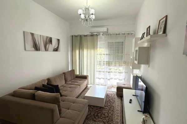 Apartament 2+1 me qira pranë Sheshit Shqiponja