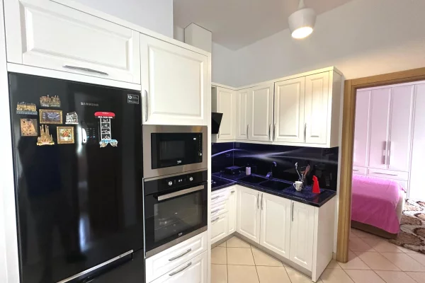 Shtepi me qera Apartament ne Tirane, 2+1, Mobilimi E mobiluar, Pagesa 650  Euro.