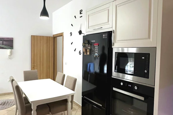 Shtepi me qera Apartament ne Tirane, 2+1, Mobilimi E mobiluar, Pagesa 650  Euro.
