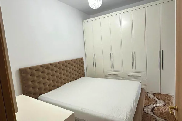 Shtepi me qera Apartament ne Tirane, 2+1, Mobilimi E mobiluar, Pagesa 650  Euro.