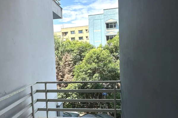Shtepi me qera Apartament ne Tirane, 2+1, Mobilimi E mobiluar, Pagesa 650  Euro.