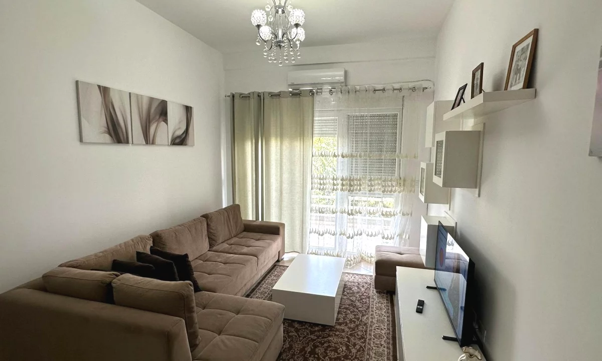 Shtepi me qera Apartament ne Tirane, 2+1, Mobilimi E mobiluar, Pagesa 650  Euro.