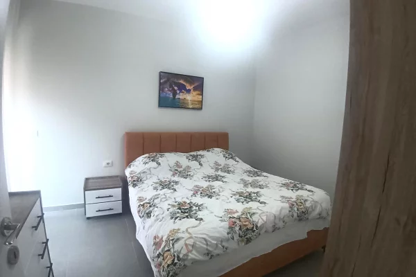 Shtepi me qera Apartament ne Tirane, 2+1, Mobilimi E mobiluar, Pagesa 90,000  Leke.