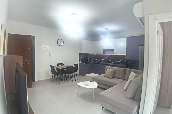 Shtepi me qera Apartament ne Tirane, 2+1, Mobilimi E mobiluar, Pagesa 90,000  Leke.