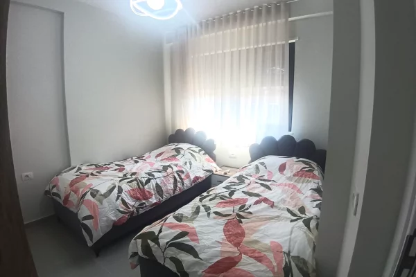 Shtepi me qera Apartament ne Tirane, 2+1, Mobilimi E mobiluar, Pagesa 90,000  Leke.