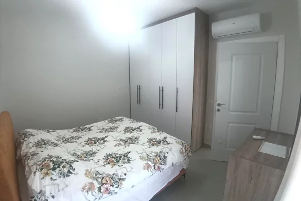 Shtepi me qera Apartament ne Tirane, 2+1, Mobilimi E mobiluar, Pagesa 90,000  Leke.
