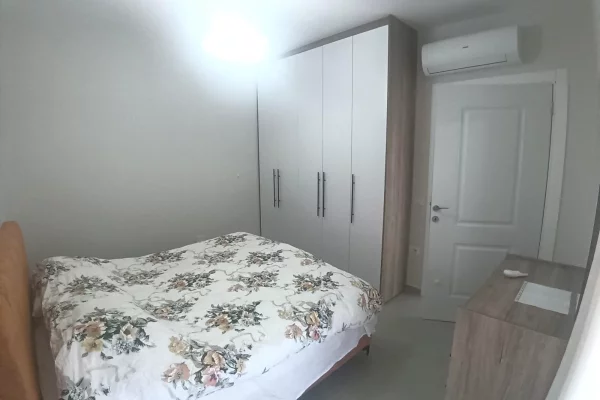 Shtepi me qera Apartament ne Tirane, 2+1, Mobilimi E mobiluar, Pagesa 90,000  Leke.