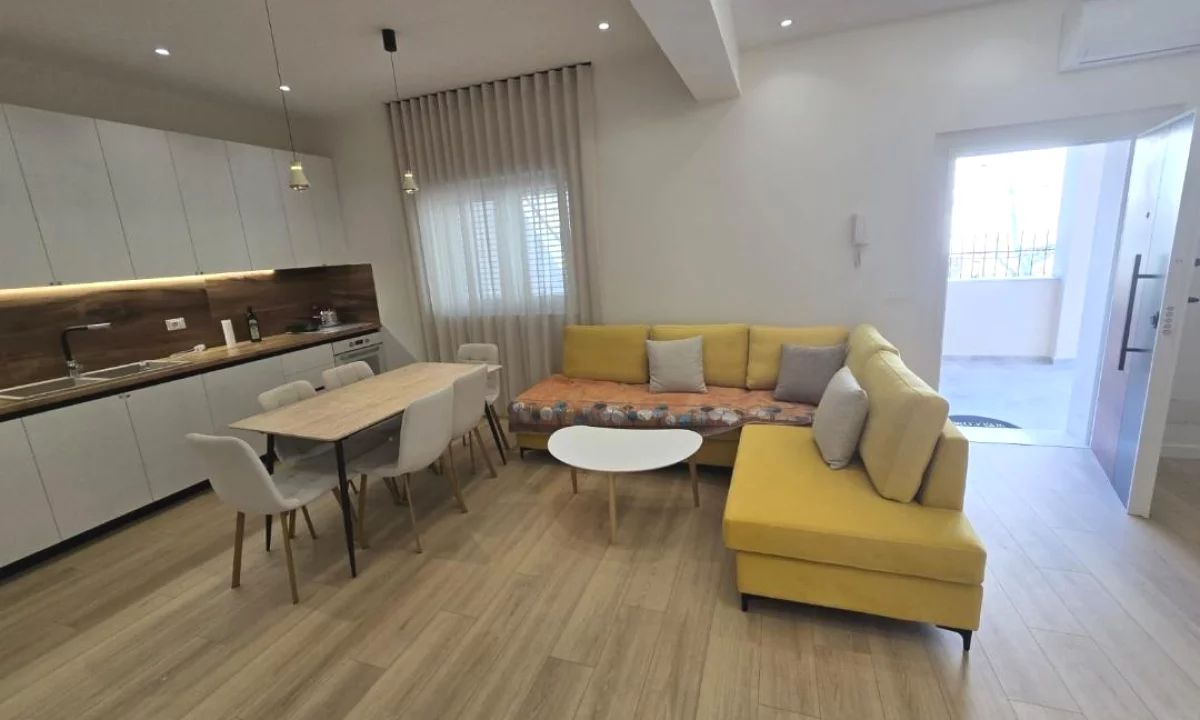 Shtepi me qera Apartament ne Tirane, 2+1, Mobilimi E mobiluar, Pagesa 150,000  Euro.