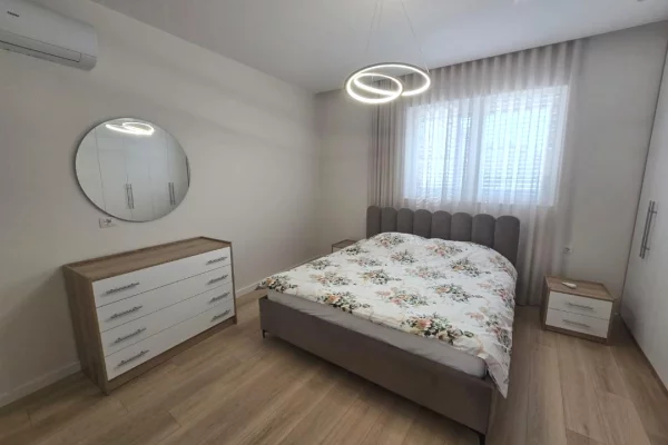 Shtepi me qera Apartament ne Tirane, 2+1, Mobilimi E mobiluar, Pagesa 150,000  Euro.