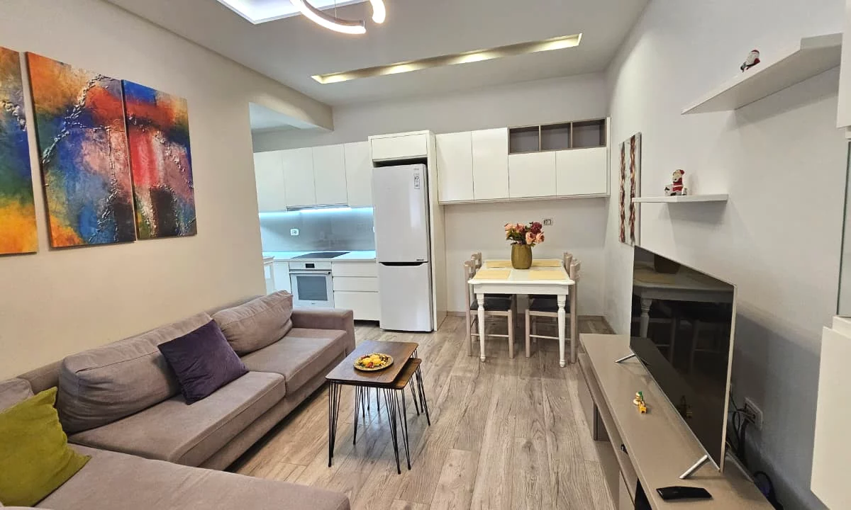 Shtepi me qera Apartament ne Tirane, 2+1, Mobilimi E mobiluar, Pagesa 1,100  Euro.