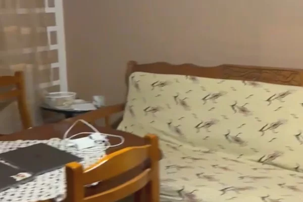 Jepet me qera apartament 1+1 rruga ferit xhajko 