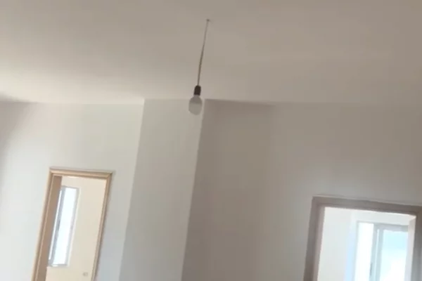 Shtepi me qera Apartament ne Tirane, 3+1, Mobilimi Bosh, pa mobiluar, Pagesa 35,000  Leke.