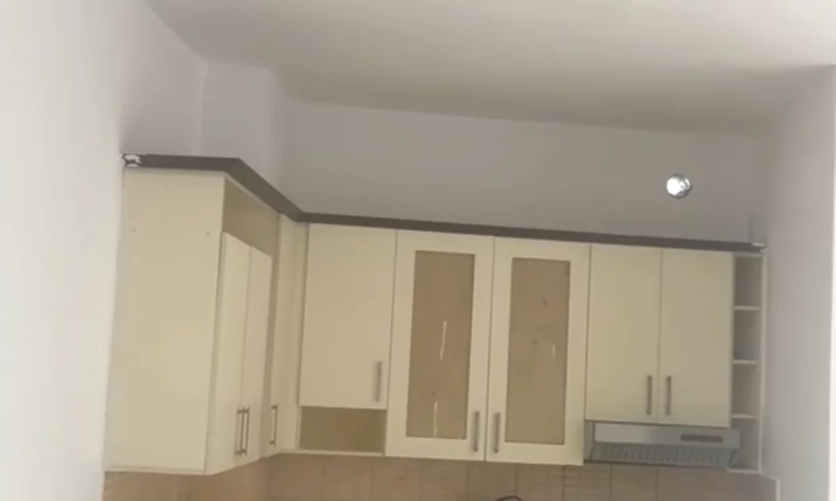 Shtepi me qera Apartament ne Tirane, 3+1, Mobilimi Bosh, pa mobiluar, Pagesa 35,000  Leke.
