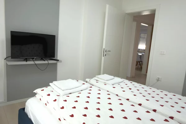 Shtepi ne shitje Apartament ne Tirane, 3+1, Mobilimi E mobiluar, Pagesa 22,000,000  Leke.