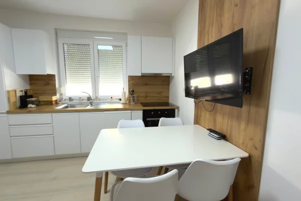 Shtepi ne shitje Apartament ne Tirane, 3+1, Mobilimi E mobiluar, Pagesa 22,000,000  Leke.