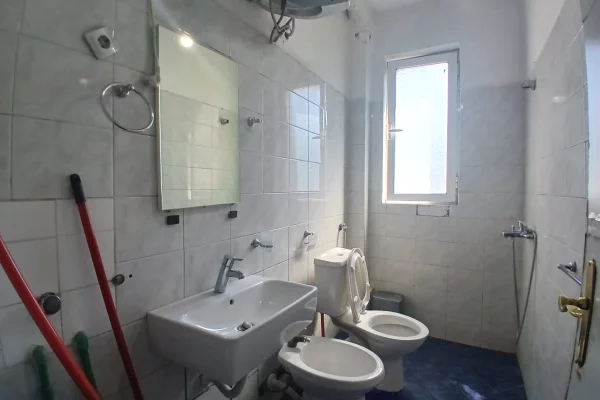Shtepi me qera Apartament ne Tirane, 1+1, Mobilimi E mobiluar, Pagesa 43,000  Leke.