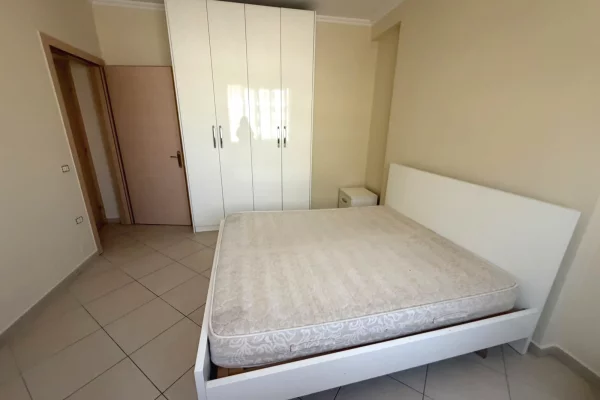Shtepi me qera Apartament ne Tirane, 2+1, Mobilimi E mobiluar, Pagesa 55,000  Leke.