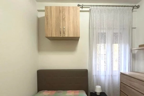 Shtepi me qera Apartament ne Tirane, 1+1, Mobilimi E mobiluar, Pagesa 550  Euro.