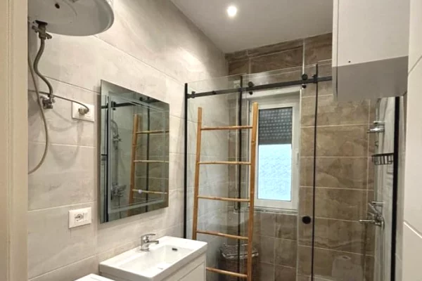 Shtepi me qera Apartament ne Tirane, 1+1, Mobilimi E mobiluar, Pagesa 550  Euro.