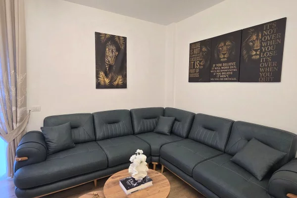 Apartament 1+1 me qera tek restorant 