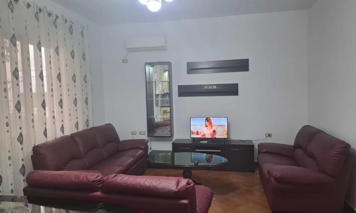 Shtepi me qera Apartament ne Tirane, 1+1, Mobilimi E mobiluar, Pagesa 40,000  Leke.