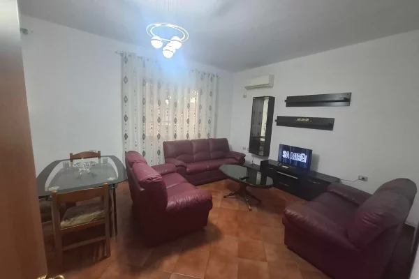 Shtepi me qera Apartament ne Tirane, 1+1, Mobilimi E mobiluar, Pagesa 40,000  Leke.