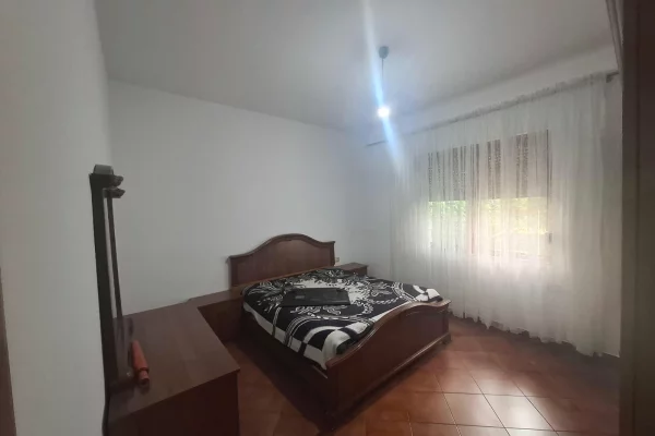 Shtepi me qera Apartament ne Tirane, 1+1, Mobilimi E mobiluar, Pagesa 40,000  Leke.