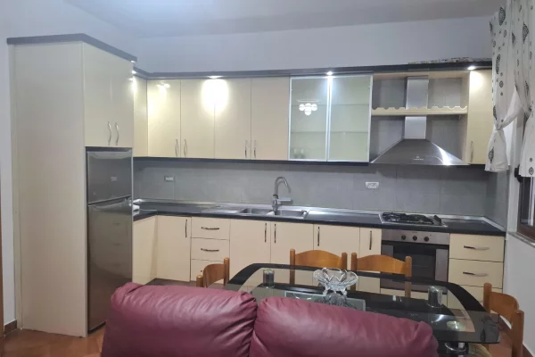 Shtepi me qera Apartament ne Tirane, 1+1, Mobilimi E mobiluar, Pagesa 40,000  Leke.