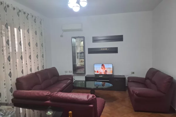Ne astir prane lokalit "2 Palmat" , apartament me qera 1+1 