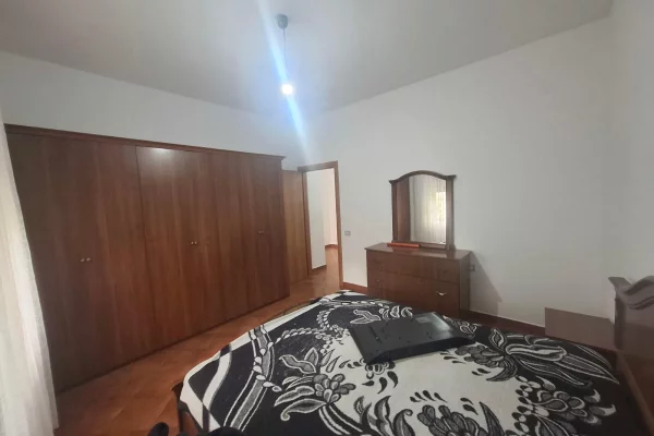 Shtepi me qera Apartament ne Tirane, 1+1, Mobilimi E mobiluar, Pagesa 40,000  Leke.