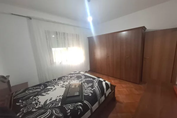 Shtepi me qera Apartament ne Tirane, 1+1, Mobilimi E mobiluar, Pagesa 40,000  Leke.