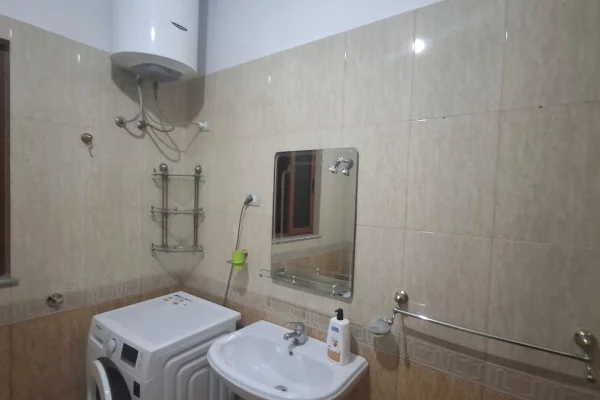 Shtepi me qera Apartament ne Tirane, 1+1, Mobilimi E mobiluar, Pagesa 40,000  Leke.