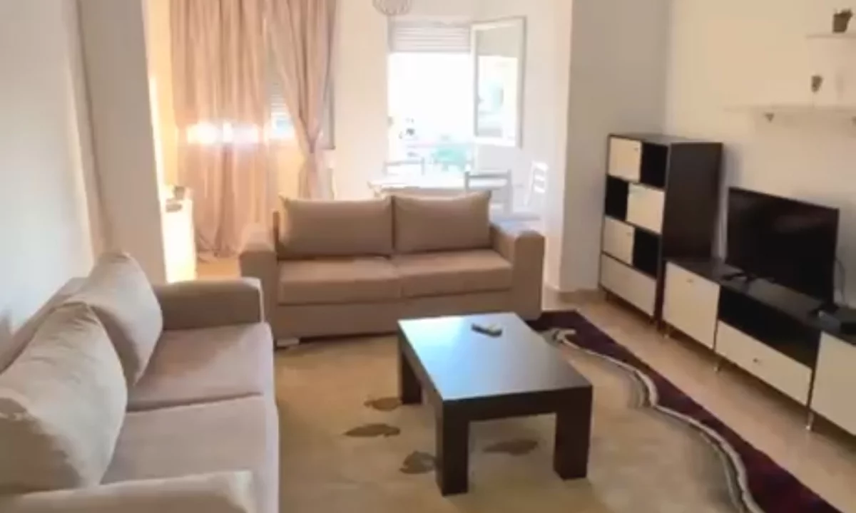 Shtepi me qera Apartament ne Tirane, 2+1, Mobilimi E mobiluar, Pagesa 700  Euro.