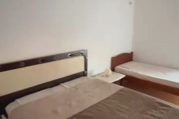 Shtepi me qera Apartament ne Tirane, 2+1, Mobilimi E mobiluar, Pagesa 700  Euro.