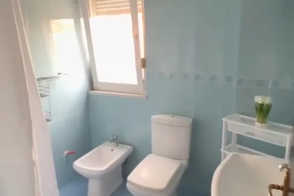 Shtepi me qera Apartament ne Tirane, 2+1, Mobilimi E mobiluar, Pagesa 700  Euro.