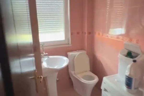 Shtepi me qera Apartament ne Tirane, 2+1, Mobilimi E mobiluar, Pagesa 700  Euro.