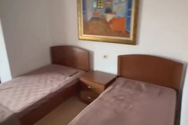 Shtepi me qera Apartament ne Tirane, 2+1, Mobilimi E mobiluar, Pagesa 700  Euro.