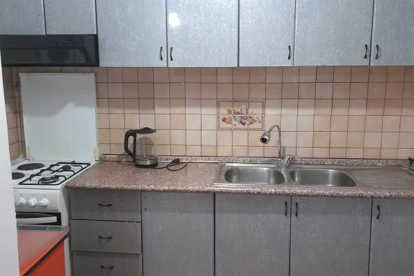 Shtepi me qera Apartament ne Tirane, 2+1, Mobilimi E mobiluar, Pagesa 50,000  Leke.