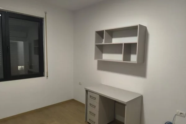 Shtepi me qera Apartament ne Tirane, 3+1, Mobilimi Pjeserisht e mobiluar, Pagesa 1,000,000  Leke.