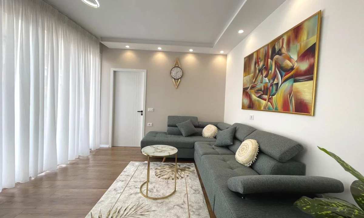 Appartamento in affitto a Tirana 2+1, Arredato
