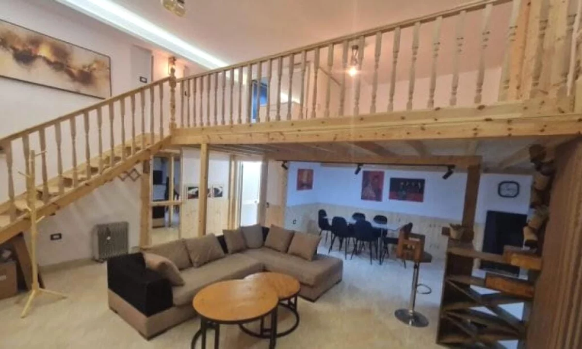 Duplex (casa a 2 piani) in affitto a Tirana 2+1, Arredato