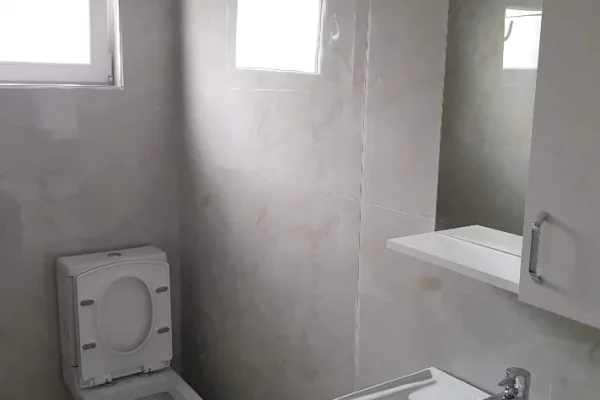 Shtepi me qera Apartament ne Tirane, 1+1, Mobilimi E mobiluar, Pagesa 35,000  Leke.