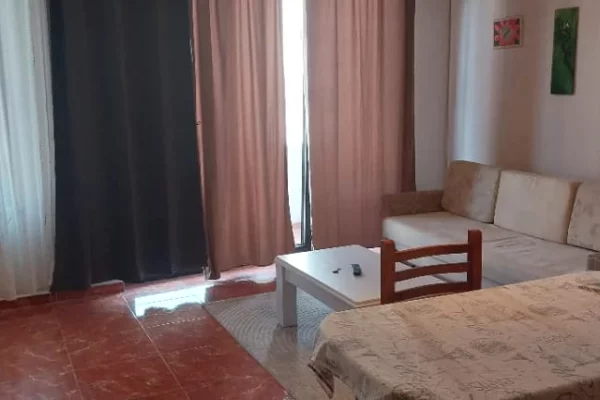 Jepet me qera apartament 1+1 te Shkolla e baletit 