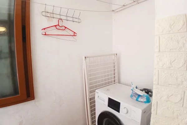 Shtepi me qera Apartament ne Tirane, 2+1, Mobilimi E mobiluar, Pagesa 40,000  Leke.